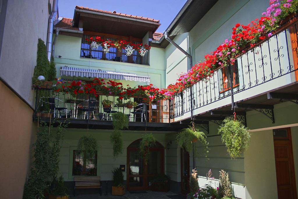 Boutique Penzion Slovenska - Penzion Bella Sicilia Presov Ngoại thất bức ảnh